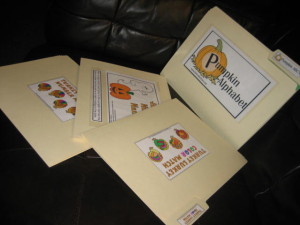 Guest blogger Amy Stout shows how to make your own fall fun folders with Halloween and Thanksgiving themes for kids with special needs.